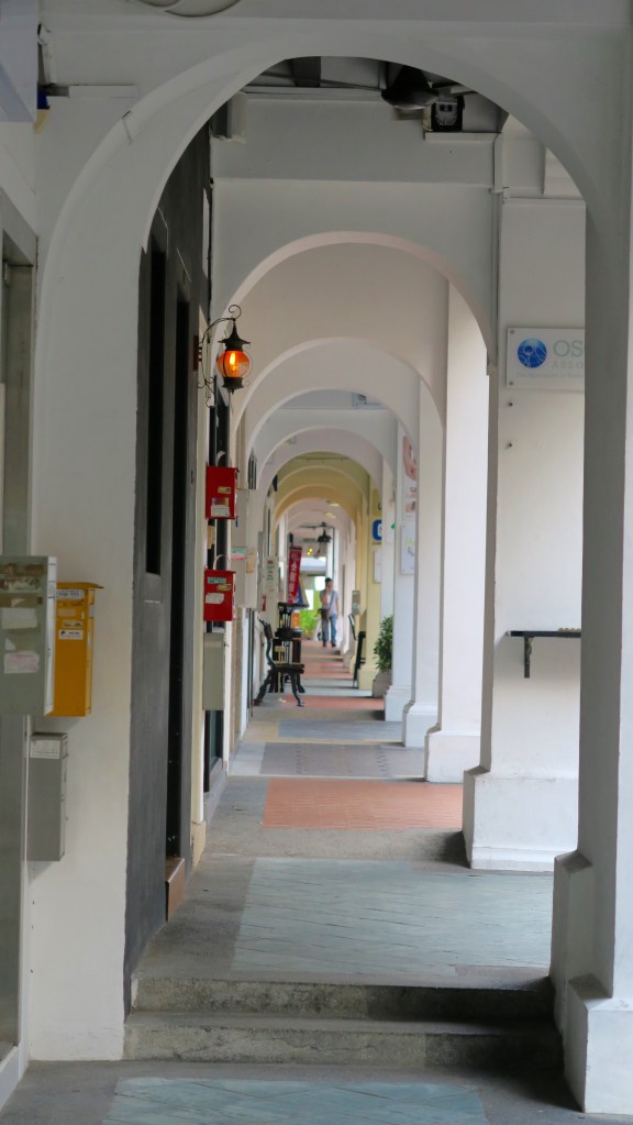 Beautiful archway at Tras Street